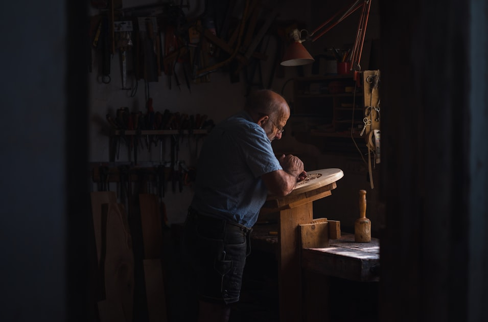 DIY Projects vs. Hiring Contractors